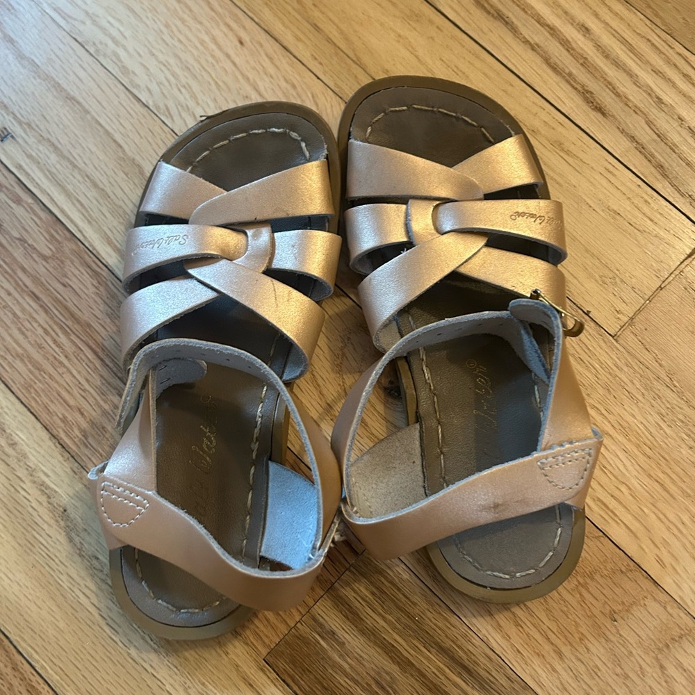 Saltwater Sandals in Gold
